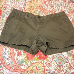 Old Navy Low Rise Dark Green Shorts. Size 12